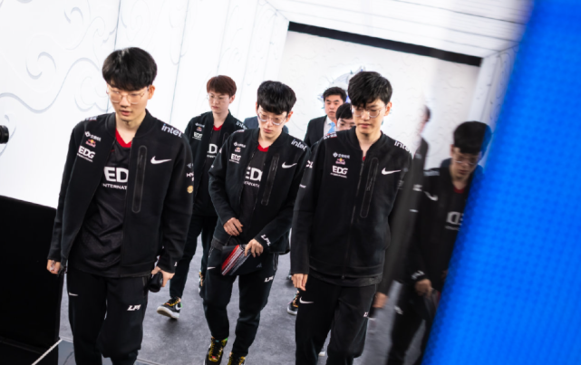 各支球队纷 各支球队纷