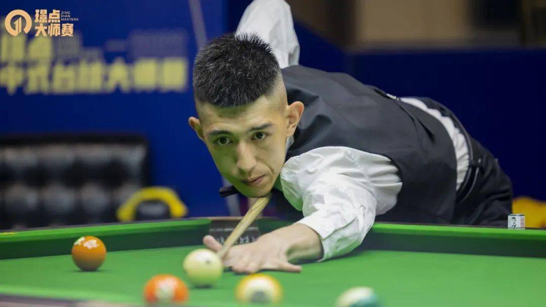 场球员的上 场球员的上